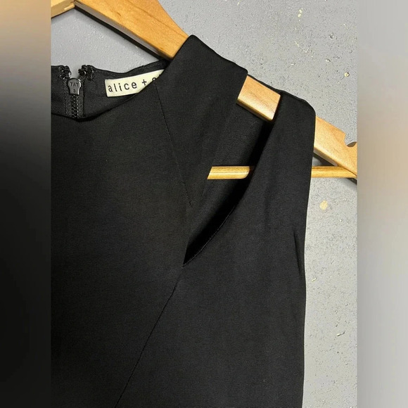 Alice & Olivia Ivy Cutout Shoulder Sleeveless Wide Leg. Size 4 - Picture 6 of 11